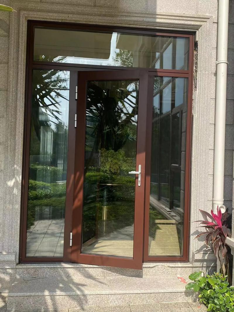 咖啡色專場 沃倫系統(tǒng)門窗，金屬門窗的藝術(shù)與實(shí)用融合